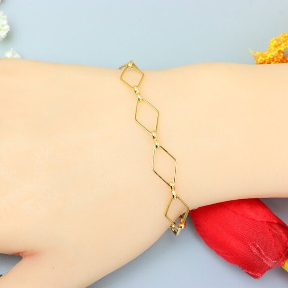 "Elegant & Trendy Bracelet, A Perfect Gift for Women, Thoughtful, EVCH1845 - Picture 2 of 10